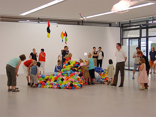 Balloon sculptures by artist Hans Hemmert