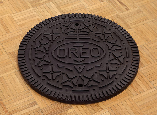 andrew lewicki sculpture artist oreo manhole cover
