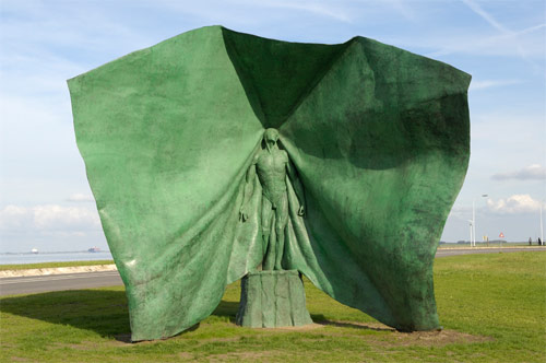 thom puckey artist green sculpture
