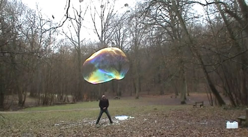 giant soap bubbles Sly Lebulleur