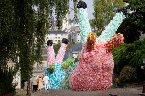 Giant Slugs Made of 40,000 Plastic Bags by Dutch Artist Florentijn ...