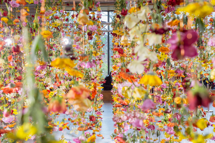 Artist Rebecca Louise Law’s Hanging Installation of 30,000 Flowers