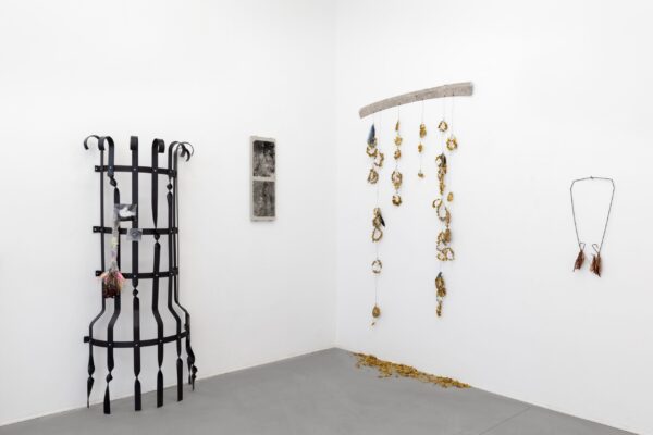  - Image 1 of 4