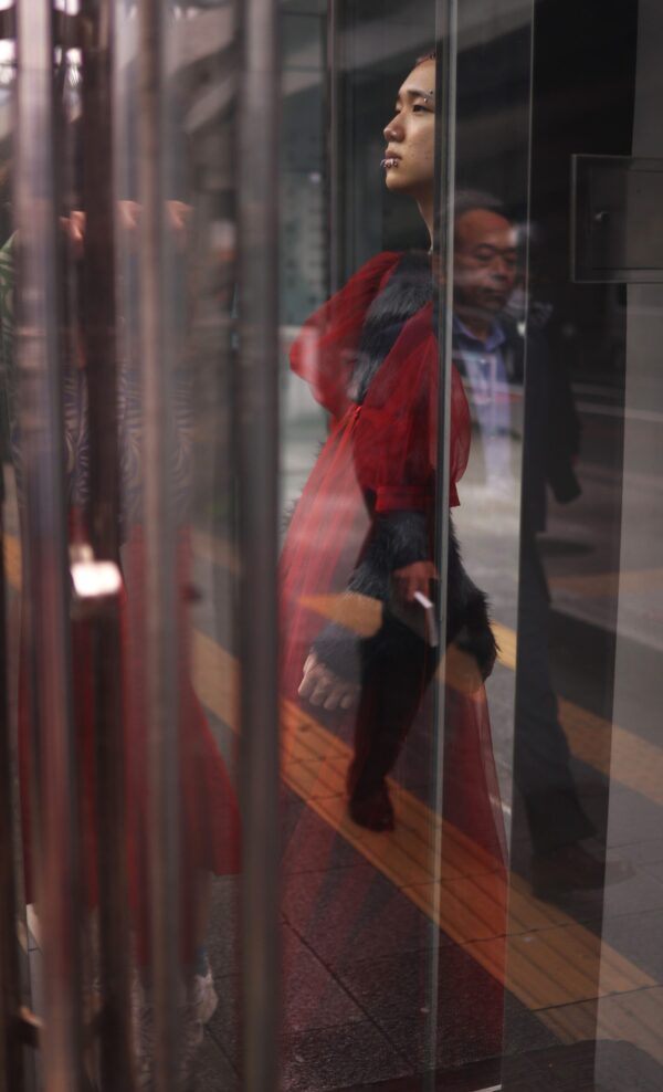  - Image 1 of 6