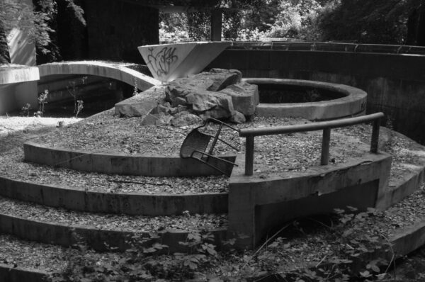  - Image 1 of 8